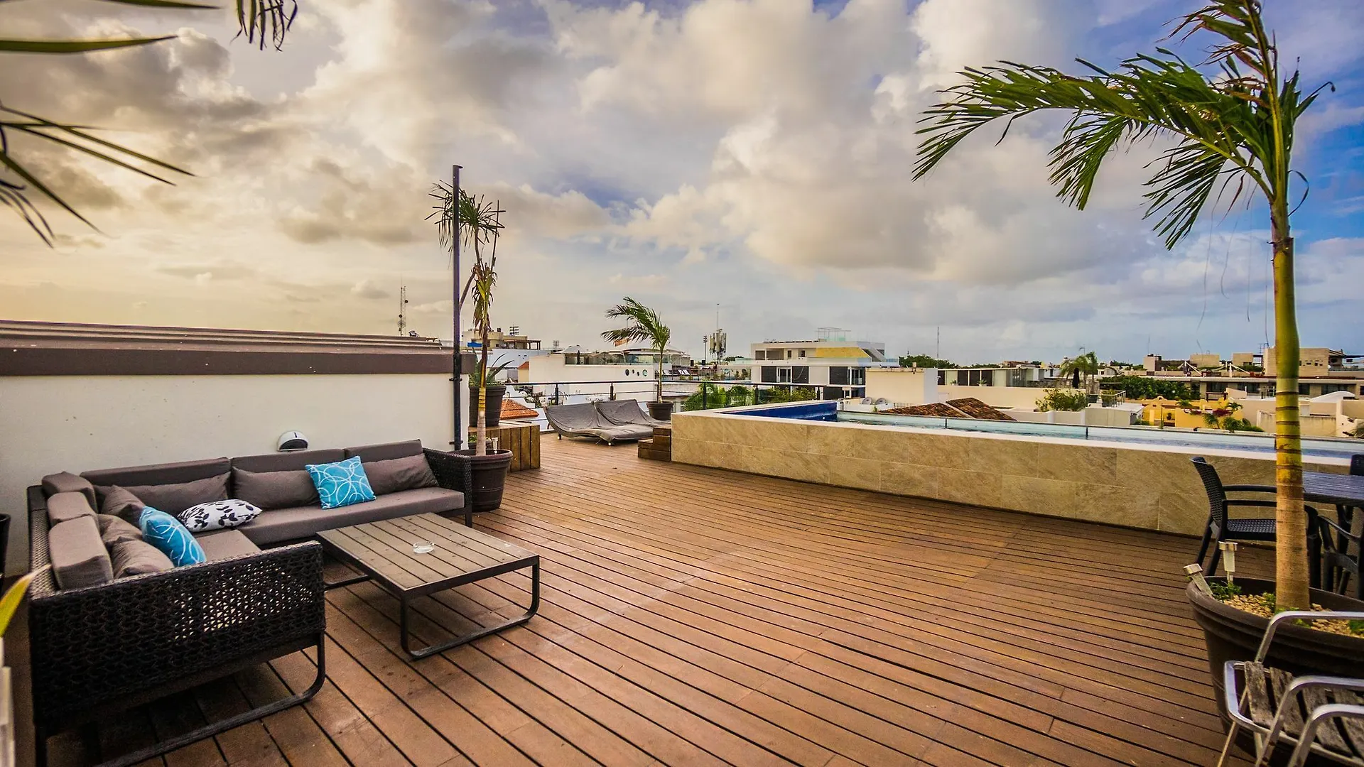 Lotus Midtown Apartments By Bvr Playa del Carmen